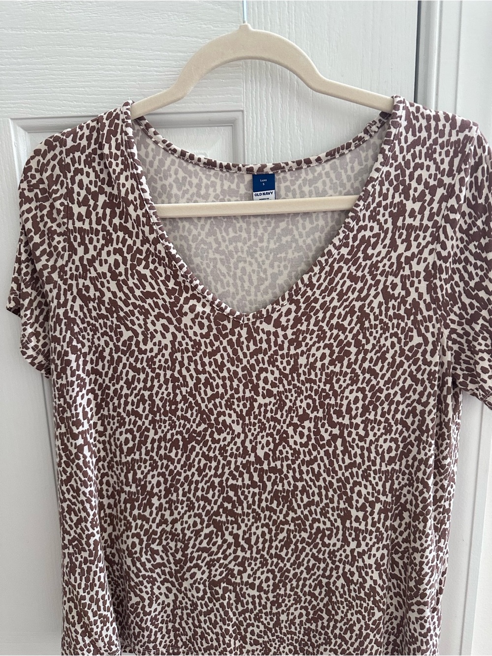 Old Navy Luxe Loose Brown and Cream Leopard-Print V-Neck Tee